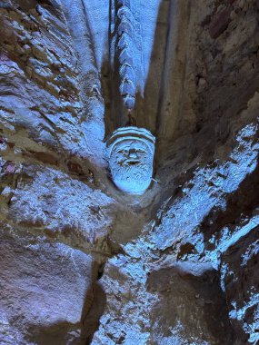 Helsingborg Kalesi 'nin tek kalıntısı olan 14. yüzyıl Krnan silindirik taş kulesinde İsveç' in merkezinde iç sarmal merdiven görülüyor..