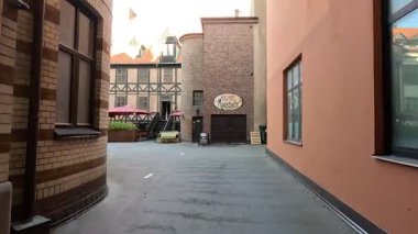 Son kentsel gelişmelerin cam ve beton cepheleri, Helsingborg şehir merkezindeki merkez caddeler ve meydelerin yanı sıra İsveç 'in kıyı şeridiyle harmanlanmış durumda..