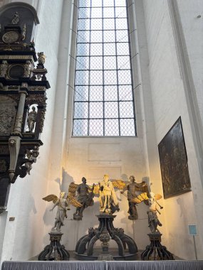 Polonya 'daki Gdansk manzarası. Mimari ve sokak manzarası ikonik Polonya binalarını gösteriyor. 