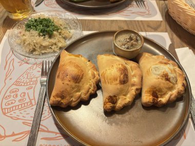 Geleneksel Polonya pierogi yemekleri