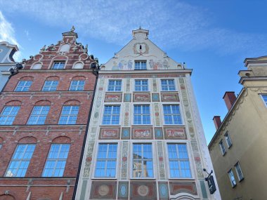 Gdansk şehir merkezi mimarisi. Binalar ve sokak manzarası