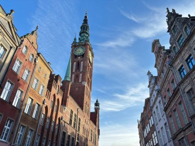 Gdansk şehir merkezi mimarisi. Binalar ve sokak manzarası