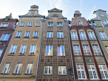 Gdansk şehir merkezi mimarisi. Binalar ve sokak manzarası