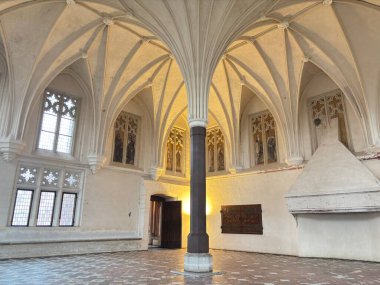 Polonya 'daki Malbork kalesi. Dünyanın en büyük şatosu. UNESCO dünya mirası sahası.