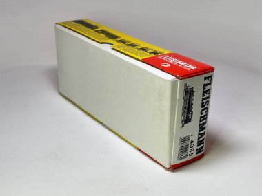 Fleischmann HO ölçekli BR86 2-8-2 tank buharlı lokomotifi Almanya, Deutsche Reichsbahn 'dan detaylı kazan taksi ışıkları tekerlekleri ve model demiryolu üzerinde harfleri ile.