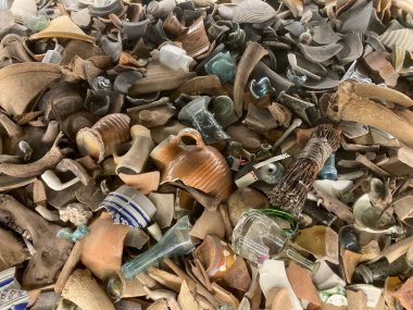 Elblag, kuzey Polonya 'da şehir mimarisi ve günlük yaşamla ilgili binalar, sokaklar ve kentsel görüntüler. Kuzey Polonya Kış Günü.