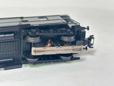 Marklin 42757 HO skalası The Golden Twenties ekspres tren yolcu vagonu paketi Almanya 'da yeşil uyuyan arabalar kahverengi restoran vagonu bagaj vagonu ayrıntılı boya şeması ve bağlayıcılar içermektedir.