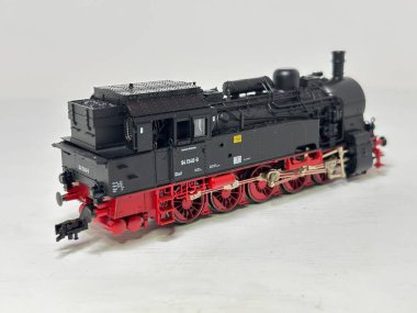 Detaylı Deutsche Reichsbahn BR94 'ün yer aldığı HO ölçekli model tren yolu. Fleischmann tarafından Almanya' da üretilen buhar tankı lokomotifi.