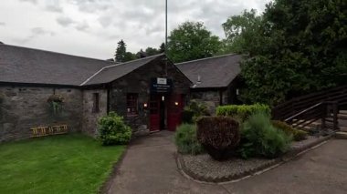 1798 'de kurulmuş olan Blair Athol Highland İskoç Perthshire kırsalındaki River Tummel yakınlarında Pitlochry' nin güney ucunda tek malt viski imalathanesi..