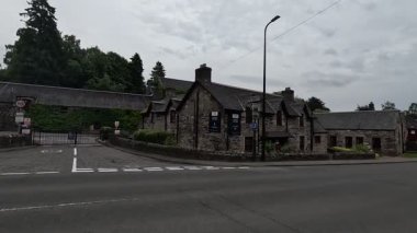 Blair Athol İskoç Highlands Perthshire Pitlochry yakınlarındaki tek malt viski fabrikası binaları.