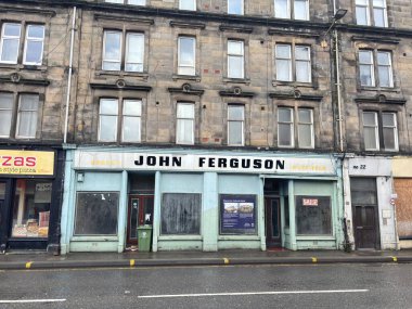 Perth İskoçya 'daki binalar, sokaklar ve şehir merkezi havası kış günü tarihi yapılar ve terk edilmiş çürük bölgeler gösteriyor.