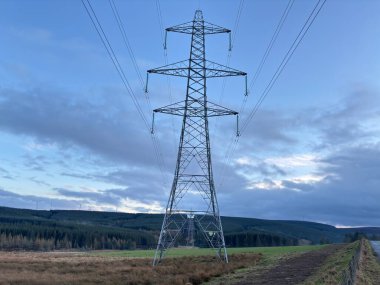 İskoçya 'daki Hartside Tepesi' nin yanındaki elektrik direği Cockenzie 'den Eccles' a kadar elektrik hattının bir parçası..