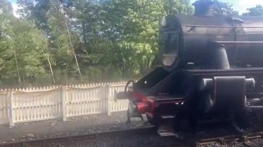 İskoçya 'daki Strathspey Demiryolu' nda tarihi buhar lokomotiflerini korumuş Spey Nehri boyunca manzaralı yolculuklar yapmış ve Aviemore 'dan Garten ve Broomhill' in teknesine Cairngorm Dağları 'nı geçmiş..