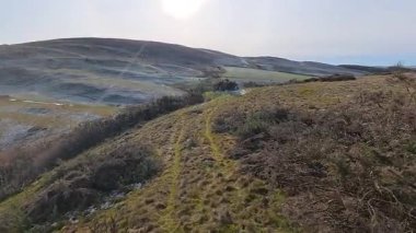 Perthshire İskoçya 'da Glenearn ve Glenearn Tepesi çevresindeki kırsal araziler Ochil Hills' in kuzey sınırında yer alıyor. Strath Earn vadisine bakan ormanlık, nehirler ve yuvarlanan arazilerle birlikte..