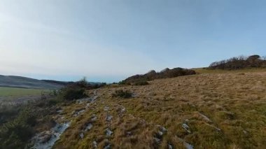 Perthshire İskoçya 'da Glenearn ve Glenearn Tepesi çevresindeki kırsal araziler Ochil Hills' in kuzey sınırında yer alıyor. Strath Earn vadisine bakan ormanlık, nehirler ve yuvarlanan arazilerle birlikte..