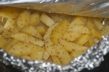 Altın fırında patates