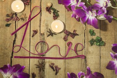 Bükülmüş şerit kelime aşk