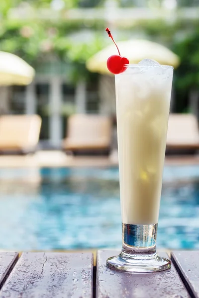 Pina colada Yüzme Havuzu kokteyl