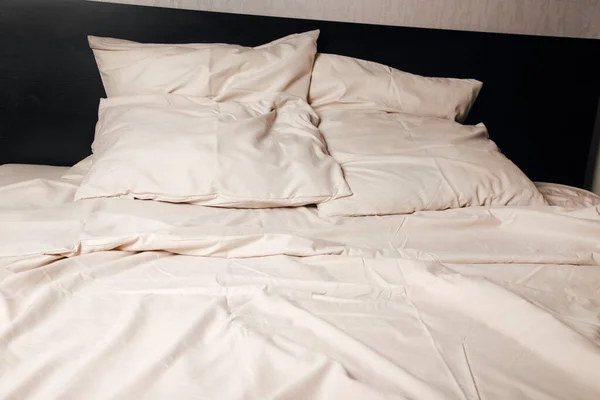 パステルカラーのモダンな寝室のデザイン スカンジナビア風 — ストック写真
