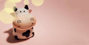 Küçük sevimli oyuncak inek.