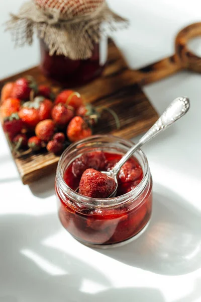 Strawberry Jam Glass Jar Fresh Strawberries Background — Stock Photo, Image