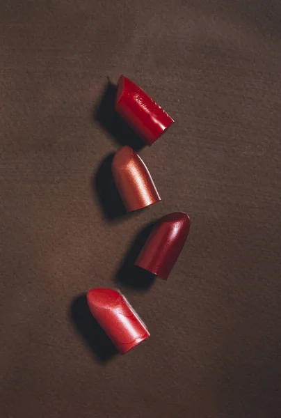 Rouges Lèvres Cassés Fond Concept Beauté — Photo