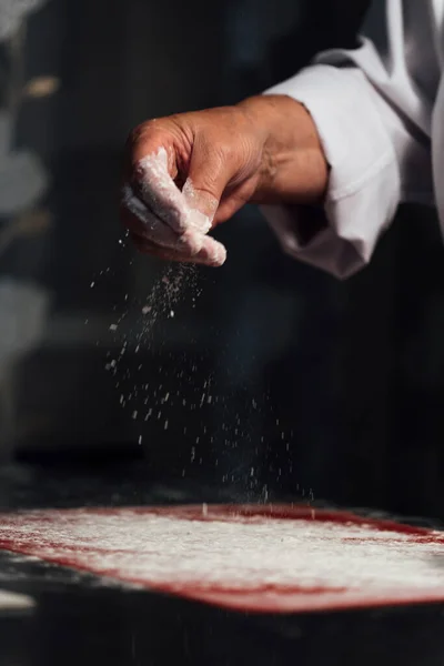 Primer Plano Las Manos Chef Haciendo Masa —  Fotos de Stock