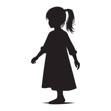 Gecelikli genç bir kızın silüeti çıplak ayakla yürüyor.