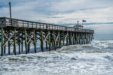 Güney Carolina 'daki Pawley Adası sahili doğal güzelliği ve rahat cazibesiyle bilinen sakin ve ıssız bir kıyı şerididir.
