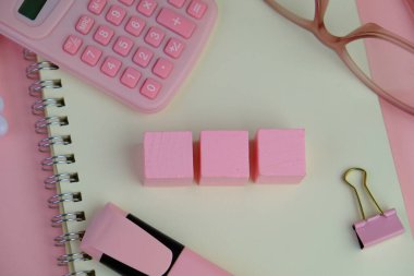 Metin uzayı kavramının şablonu olmayan tahta blok. iş kavramı. 