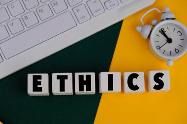 Ahlak felsefesi kavramı, karanlık bir geçmişi olan ahşap bloklardan ahlak kuralları.