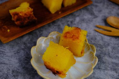 Fırında makarna pudingi Bingka Ubi Kayu olarak da bilinir..