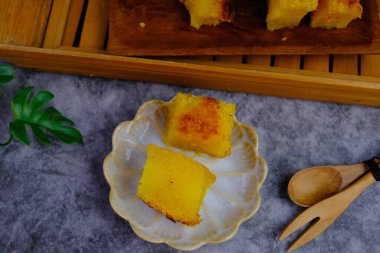 Fırında makarna pudingi Bingka Ubi Kayu olarak da bilinir..