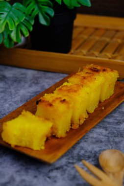 Fırında makarna pudingi Bingka Ubi Kayu olarak da bilinir..
