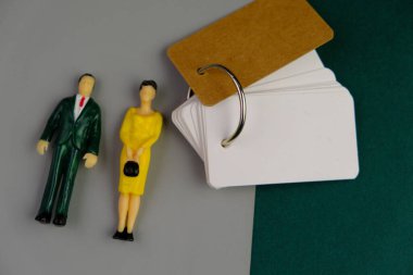 Metnin için boş alanı olan yeşil arkaplan. işletme ve eğitim kavramı