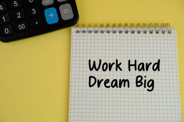 Not defterindeki hayat hakkında ilham verici bir alıntı. Sıkı çalış büyük hayaller.