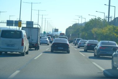 Seul, Güney Kore - 2 Ocak 2026: Akşamları Seul 'de manzara. Trafik ve köprüye bir şehir konsepti gözüyle bakmak.