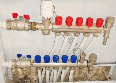 Yeraltı ısıtması için manifold. Yüksek kalite fotoğraf