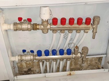 Yeraltı ısıtması için manifold. Yüksek kalite fotoğraf