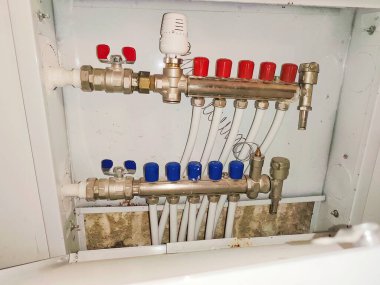 Yeraltı ısıtması için manifold. Yüksek kalite fotoğraf