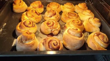 Evde cinabon hazırlığı. Yüksek kalite.