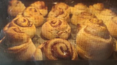 Evde cinabon hazırlığı. Yüksek kalite.