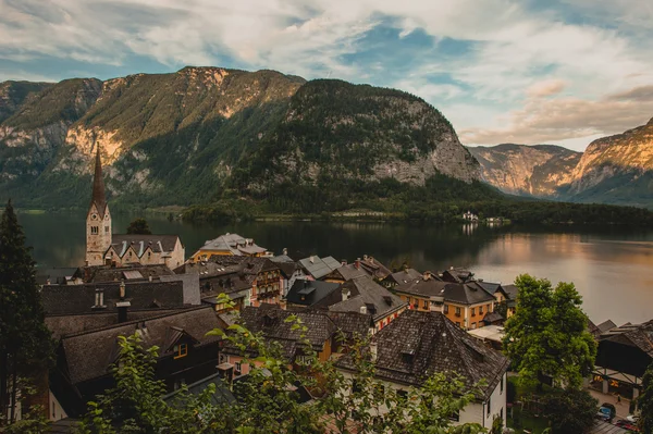 Vacker sommar alpina Hallstatt — Stockfoto