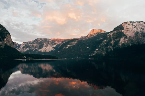 Hallstat 在奥地利阿尔卑斯山 — 图库照片