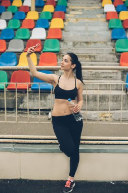 Sportif kız alma selfie