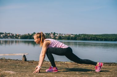 Plajda çalışan kız