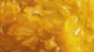 Sersemletici altın dokusu, canlı ve modern bir dokunuş ekler. Özgeçmiş, tasarım ve sanatsal projeler için mükemmel..