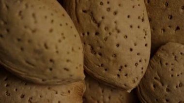 Sağlıklı Gıda Konsepti için Yüksek Detaylı Ceviz Dokusunu Döndüren Kabuklu Organik Bademlerin Aşırı Makro Kapanışı