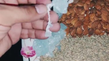 Dhage Wali Mishri Geleneksel Şeker Kristallerine Odaklan