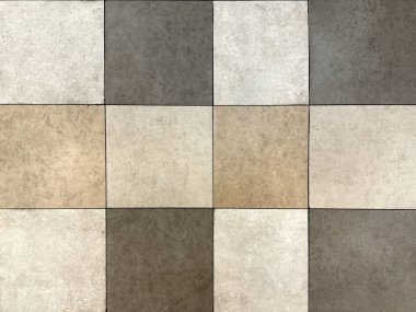Kare taştan fayansları koyu kahverengi, doğal kahverengi ve beyaz renklerle kapatın. Açık havada asfalt döşemeye uygun. Kusursuz arkaplan dokusu.
